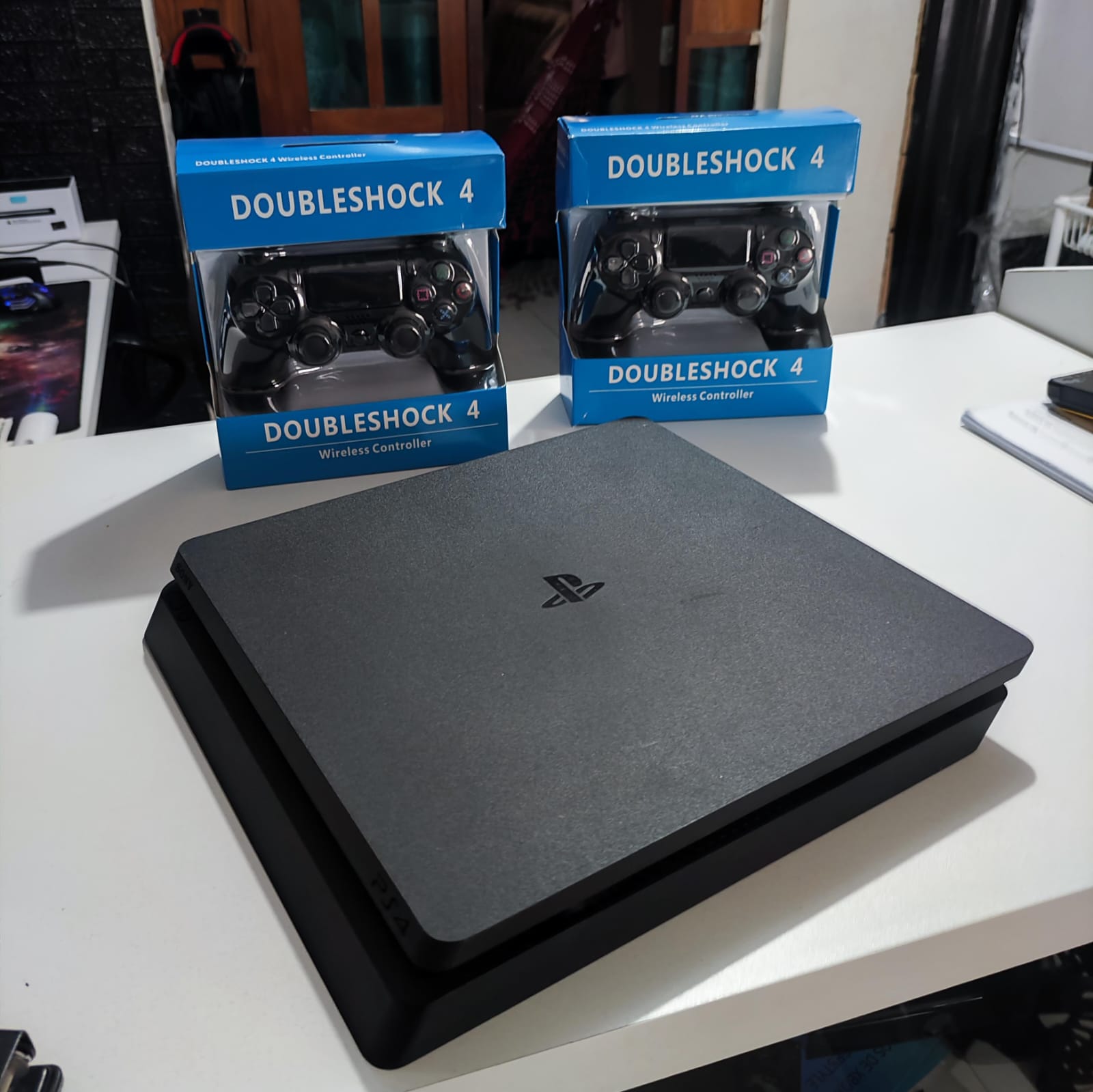 PLAYSTATION 4 500GB 2 CONTROLES 5 JOGOS | SEMINOVO