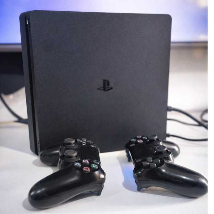 PS4 SLIM 1TB DESBLOQUEADO 2 CONTROLES +30 JOGOS JÁ INSTALADO